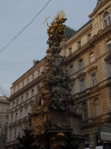 Plac Graben. Barokowa kolumna Trójcy Świętej wzniesiona przez Leopolda I na pamiątkę ocalenia go od epidemii dżumy w 1679 r.
