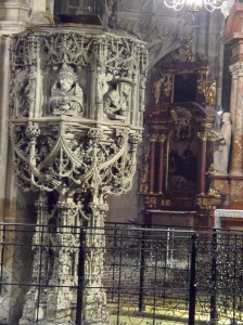 Chrzcielnica w katedrze Św. Szczepana